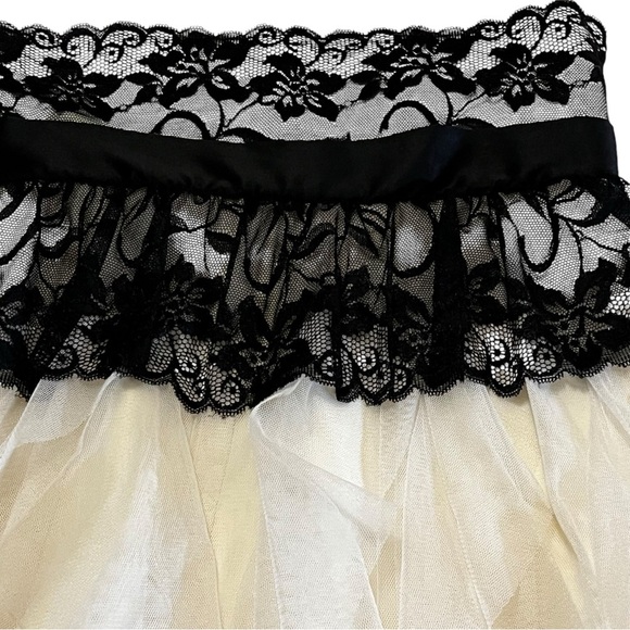 BCBG Girls Shantung Bodice Dress Winter White and Black Layered Tiered Tulle 12 - Picture 9 of 16